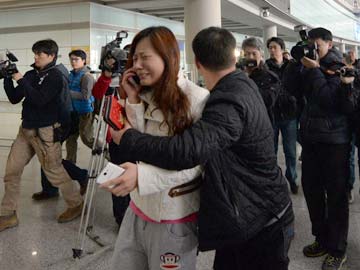 Malaysia Airlines hunts for missing plane carrying 239 Malaysia Airlines hunts for missing plane carrying 239