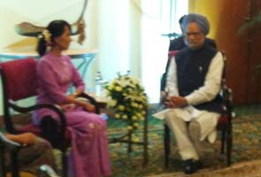 Prime Minister Manmohan Singh meets Aung San Suu Kyi 