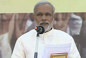 Narendra Modi sworn in as Gujarat Chief Minister at grand ceremony; Jayalalithaa, Raj Thackeray among A-listers present