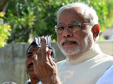 If Someone is Threatened With Knife an FIR is Registered, I Showed a Lotus: Narendra Modi If Someone is Threatened With Knife an FIR is Registered, I Showed a Lotus: Narendra Modi