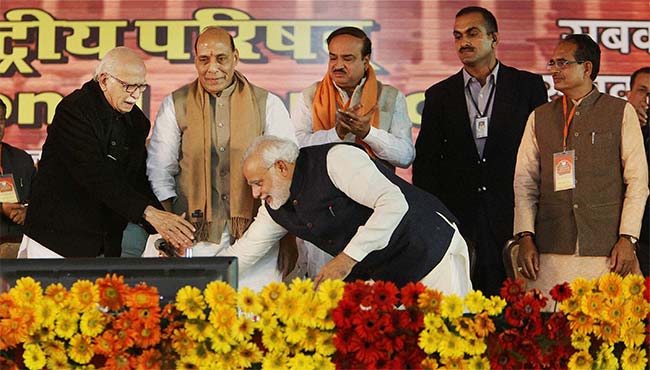 Narendra Modi vs LK Advani, once again an open wound Narendra Modi vs LK Advani, once again an open wound