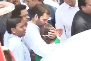 Rahul_Gandhi_meets_Dalbir_Kaur_295x200.jpg