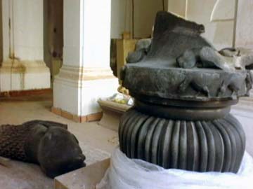 Rampurva_Lion_Capitol_broken_360.jpg