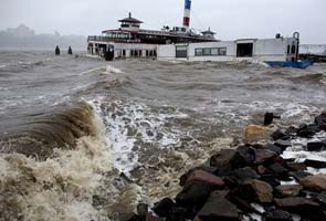 Superstorm Sandy takes aim at Atlantic coast