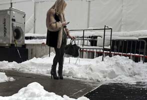 Alone, together: Snowed in, in the age of hashtags Alone, together: Snowed in, in the age of hashtags