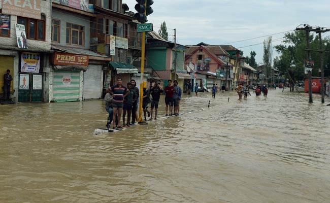 Kashmir Floods: 6 Lakh Stranded, Nearly 50,000 Rescued