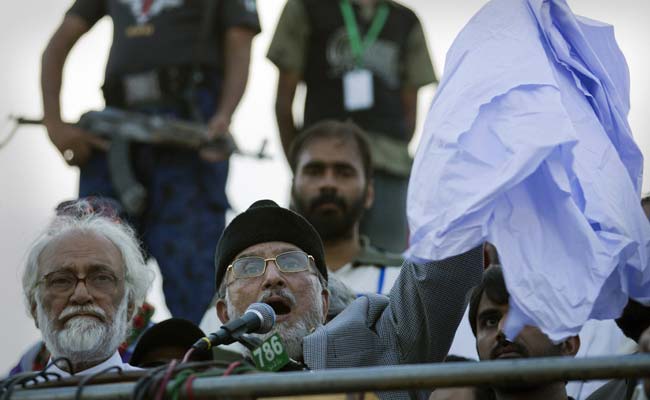 Pakistan Crisis Deepens, Cleric Tahir-ul-Qadri Issues 48-hour Ultimatum to Government Pakistan Crisis Deepens, Cleric Tahir-ul-Qadri Issues 48-hour Ultimatum to Government