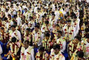 Jayalalithaa hosts wedding for 4.5 crores, you pay the bill