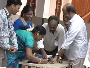 Battle 2014: High stakes in Tamil Nadu, UP as round 6 of polling begins Battle 2014: High stakes in Tamil Nadu, UP as round 6 of polling begins