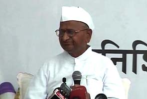 Anna says flog people who drink; Congress, BJP slam statement