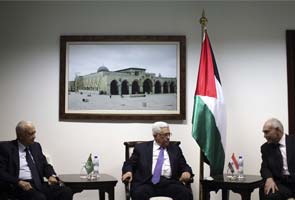 Arab officials visit cash-strapped Palestinian territory