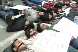 delhi_protests_black_band_295.jpg