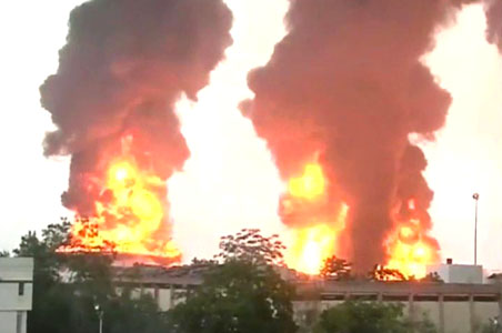 Fire at oil depot in Jaipur; 6 killed, 150 injured Fire at oil depot in Jaipur; 6 killed, 150 injured