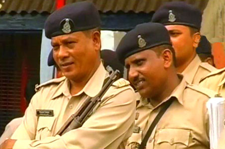Gujarat to build team to counter liquor mafia