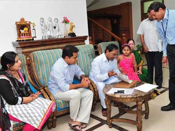 Telangana's Mega Survey: 'Super-Hit' Says KCR, Flawed Say Many Residents Telangana's Mega Survey: 'Super-Hit' Says KCR, Flawed Say Many Residents