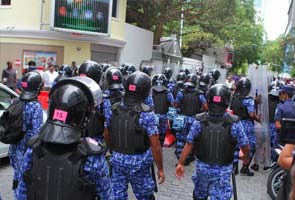 maldives_nasheed_police_indian_high_commission_295.jpg