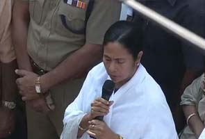 mamata-visits-fire-site-295x200.jpg
