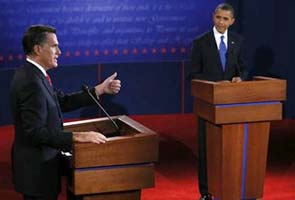 Mitt Romney, Barack Obama sprint to unpredictable campaign finish