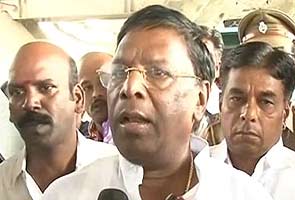 Arvind Kejriwal trying to 'gain cheap popularity': V Narayanasamy