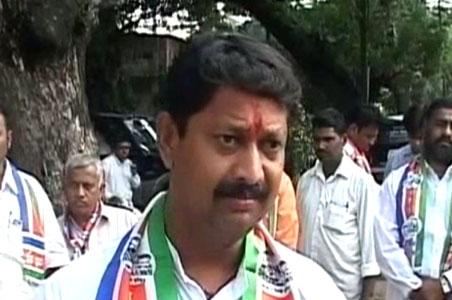 Raj Thackeray's man woos north Indian voters