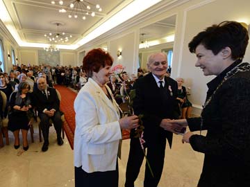 Married for 50 years? This country gives you a medal Married for 50 years? This country gives you a medal