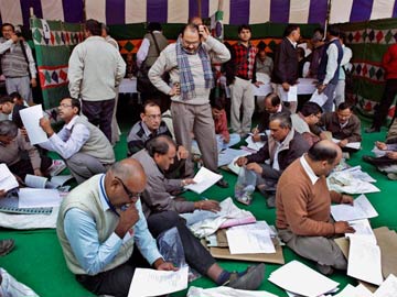Elections 2014: Poll panel to deploy special observers for first time 