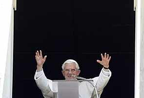 Pope needs help sending out blessing in first tweet