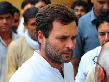 AAP Complains About Rahul Gandhi in Polling Booth as Amethi Votes AAP Complains About Rahul Gandhi in Polling Booth as Amethi Votes
