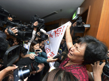 MH370 relatives rage as Malaysia probes 'deleted' data MH370 relatives rage as Malaysia probes 'deleted' data
