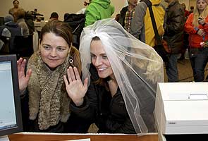 Same-sex couples say 'I do' in Washington state for first time