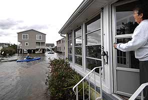 American states devastated by Sandy call Army for presidential vote help