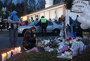 us_shooting_candle_flowers_vigil_295.jpg