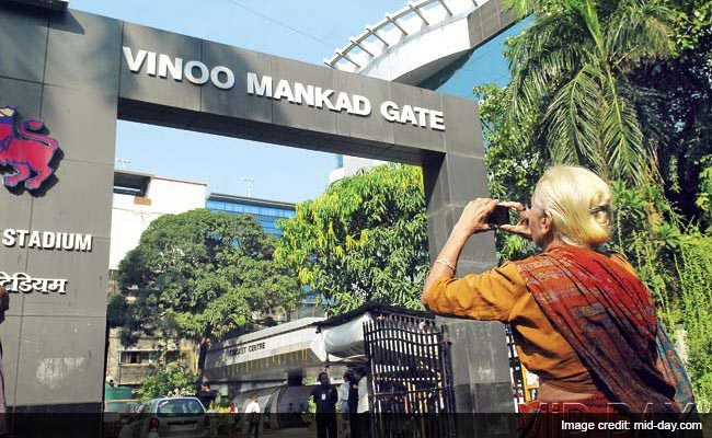 Cricket Legends Make Way for BJP Leaders at Wankhede Gates