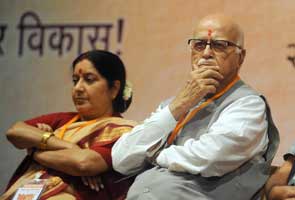 sushma-advani-bjp-meet-295.jpg