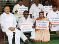 Congress MPs end agitation on Telangana issue 