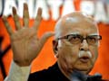 Advani_hand_up_120.jpg