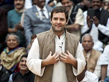 Rahul_gandhi_interaction_labourers_360x2