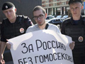 Russia to ban married foreign gays from adopting 