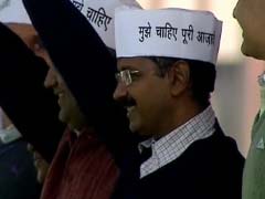 arvind_kejriwal_waves_ramlila_240.jpg