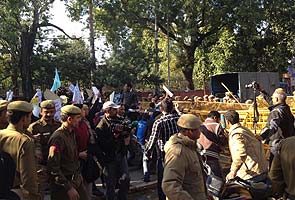 narendra-Modi-at-SRCC_protest-outside-295x200.jpg