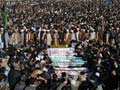 Pakistan Shi'ites to bury bomb victims after meeting PM