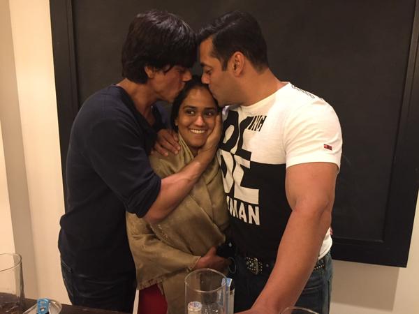 shahrukh_salman with arpita.jpg