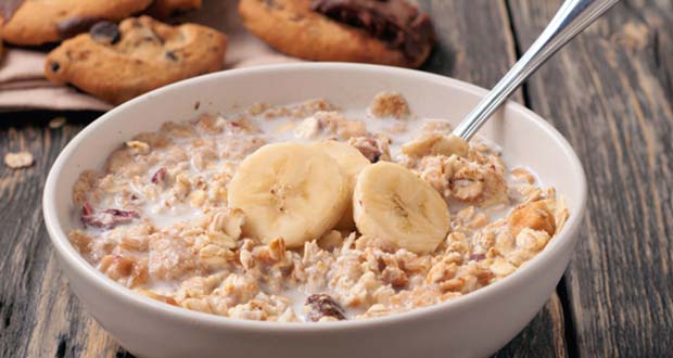 Almond and Banana Oats