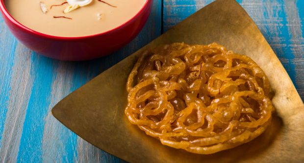 Apple Jalebi With Gulab Ice-Cream