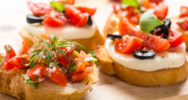 Bread with Tomatoes and Olives