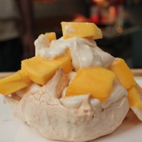 Drunken Snow White Meringue with Mango