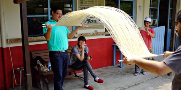 Noodle.pulling.600.jpg