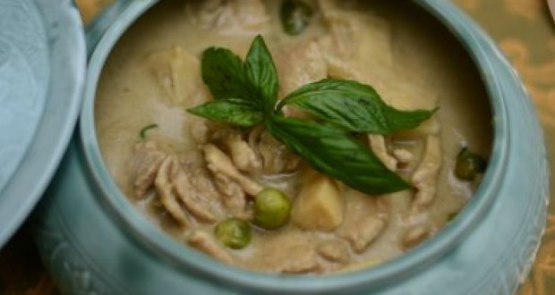 Recipe of  Kaeng Kheow Waan Kai or Green Chicken Curry