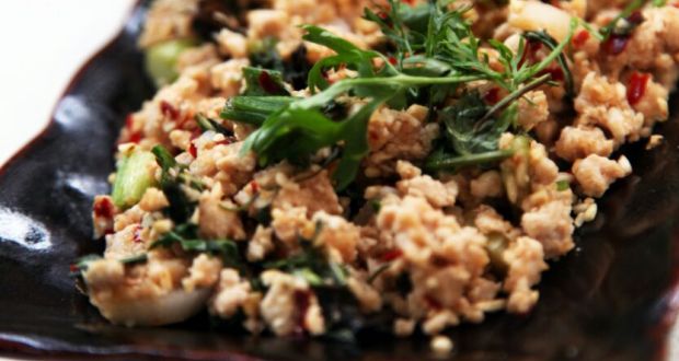 Larb Gai (Thai Minced Chicken Salad) Recipe by Kanokwan - NDTV Food