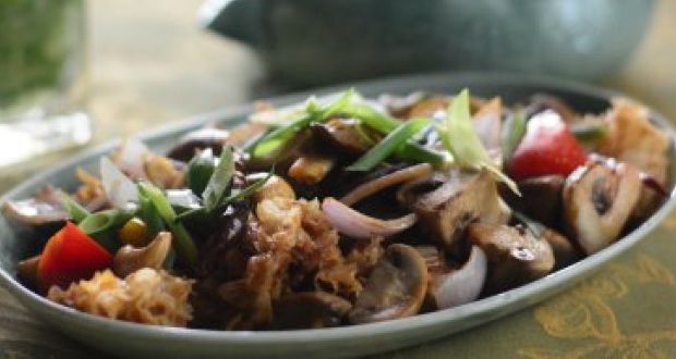 Hed Phad Medmamuang or Stir Fried Mushroom With Cashewnuts